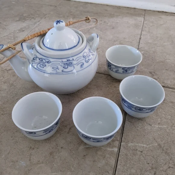 Porcelain Tea Set - Picture 3 of 3